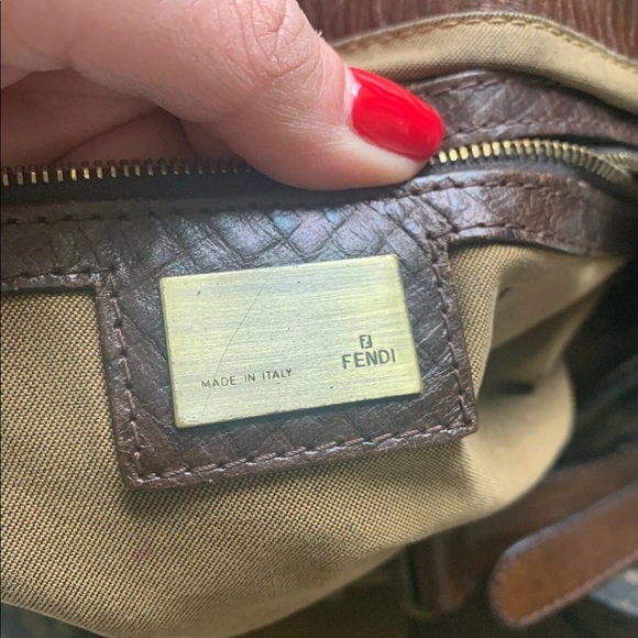 Fendi bag authentic 💯present - Picture 4 of 8